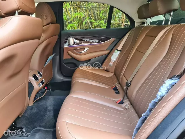 Mercedes-Benz E200 Exclusive V1 2024 12