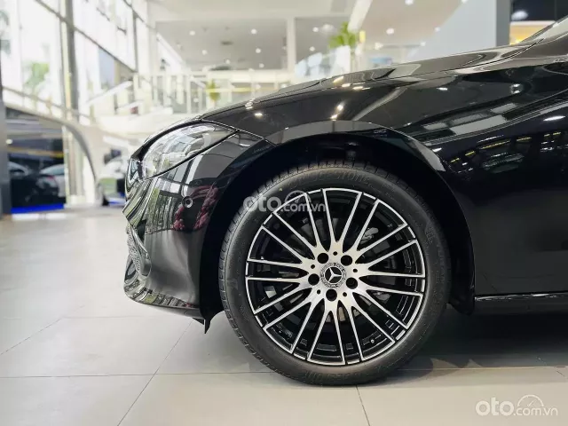 Mercedes-Benz C200 Avantgarde Plus 2024 13