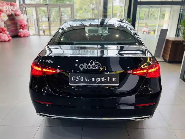 Mercedes-Benz C200 Avantgarde Plus 2024 6