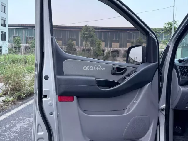 Hyundai Grand Starex 2.4 AT 2012 7