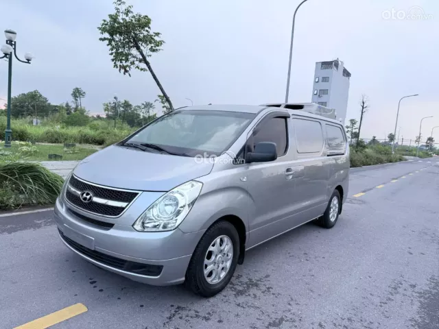 Hyundai Grand Starex 2.4 AT 2012 2