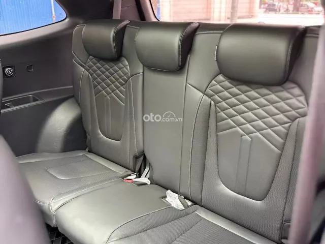 Hyundai Custin 2.0T-GDi Cao cấp 2023 7