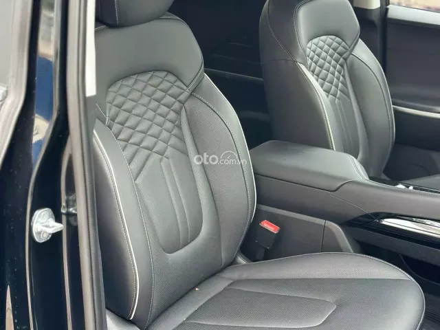 Hyundai Custin 2.0T-GDi Cao cấp 2023 8