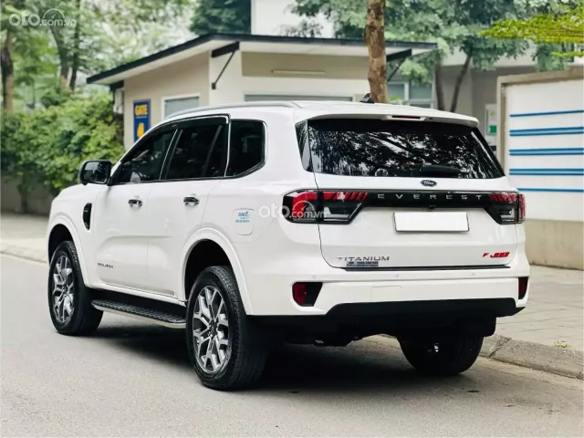 Ford Everest Titanium 2.0 AT 4x2 2023 4