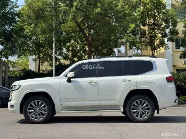 Toyota Land Cruiser 2023 4