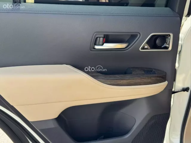 Toyota Land Cruiser 2023 13
