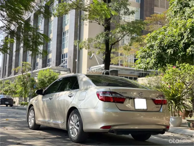 Toyota Camry 2.0E 2015 4