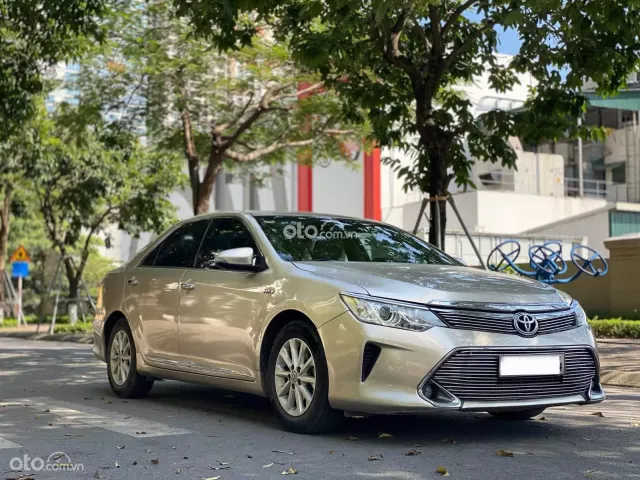 Toyota Camry 2.0E 2015 3