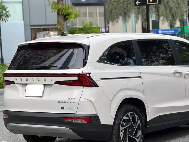 Hyundai Custin 2.0T-GDi Cao cấp 2023 6