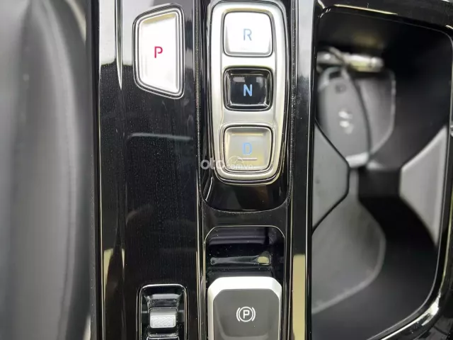 Hyundai Custin 2.0T-GDi Cao cấp 2023 15