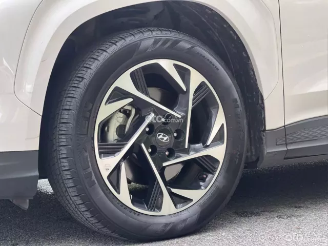 Hyundai Custin 2.0T-GDi Cao cấp 2023 25