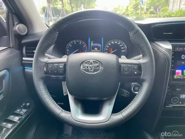 Toyota Fortuner 2.4G 4x2 AT  2021 8