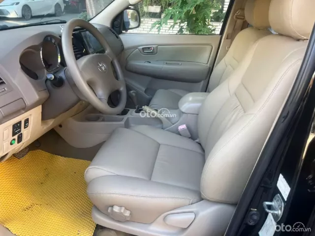 Toyota Fortuner 2.7 V 4X2 AT 2008 9