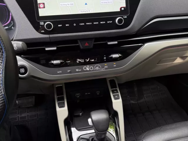 Kia Carens 1.5L Luxury 2025 18