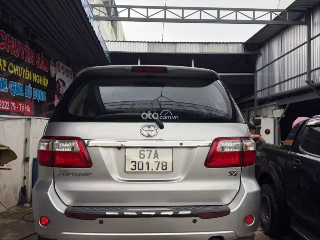 Toyota Fortuner 2.7 V 4X4 AT 2009 4
