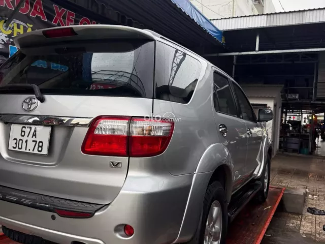 Toyota Fortuner 2.7 V 4X4 AT 2009 5