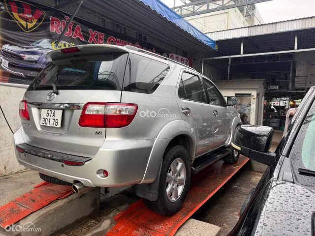 Toyota Fortuner 2.7 V 4X4 AT 2009 6