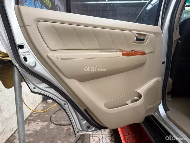 Toyota Fortuner 2.7 V 4X4 AT 2009 8