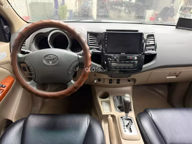 Toyota Fortuner 2.7 V 4X4 AT 2009 9