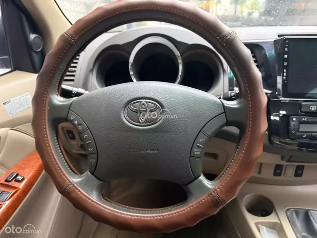 Toyota Fortuner 2.7 V 4X4 AT 2009 10