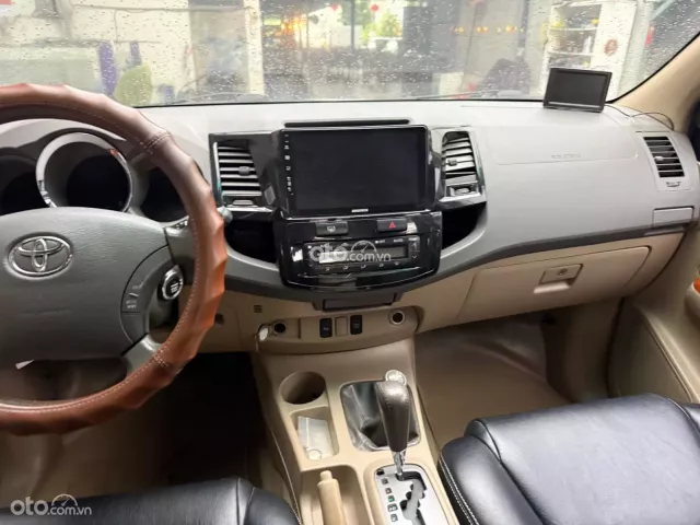 Toyota Fortuner 2.7 V 4X4 AT 2009 12