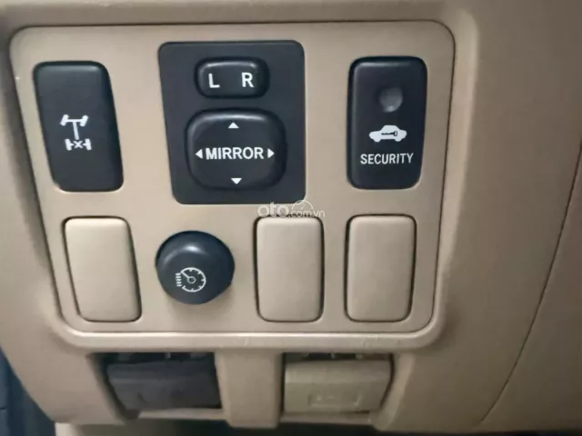 Toyota Fortuner 2.7 V 4X4 AT 2009 21