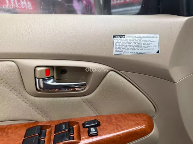 Toyota Fortuner 2.7 V 4X4 AT 2009 16