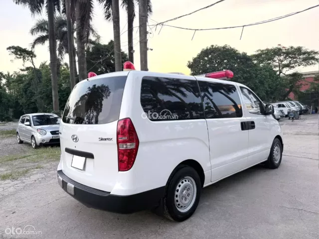 Hyundai Grand Starex 2.5 MT 2017 4