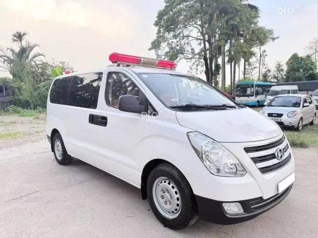 Hyundai Grand Starex 2.5 MT 2017 2