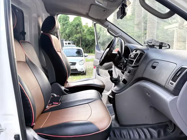 Hyundai Grand Starex 2.5 MT 2017 10