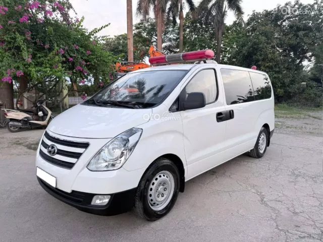 Hyundai Grand Starex 2.5 MT 2017 3
