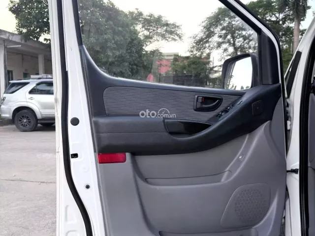 Hyundai Grand Starex 2.5 MT 2017 8