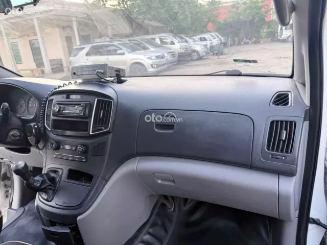 Hyundai Grand Starex 2.5 MT 2017 12