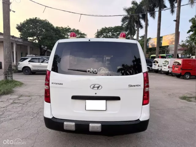 Hyundai Grand Starex 2.5 MT 2017 6