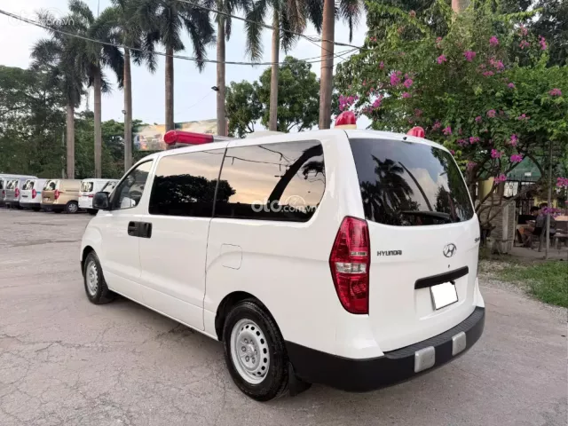 Hyundai Grand Starex 2.5 MT 2017 5