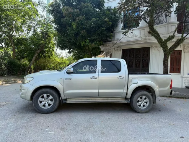 Toyota Hilux 2.5E 4x2 MT 2010 2
