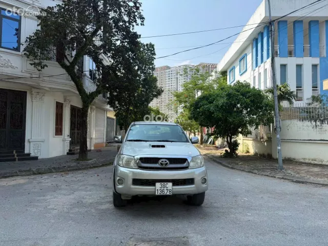 Toyota Hilux 2.5E 4x2 MT 2010 4