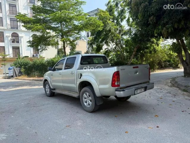 Toyota Hilux 2.5E 4x2 MT 2010 5