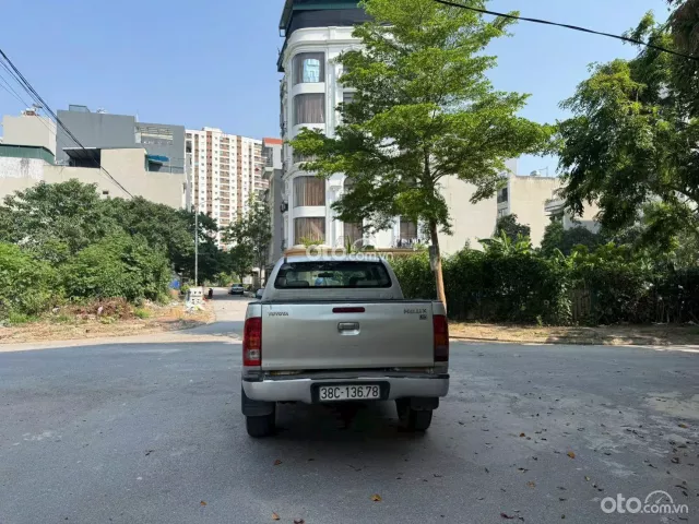 Toyota Hilux 2.5E 4x2 MT 2010 6