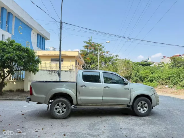 Toyota Hilux 2.5E 4x2 MT 2010 7