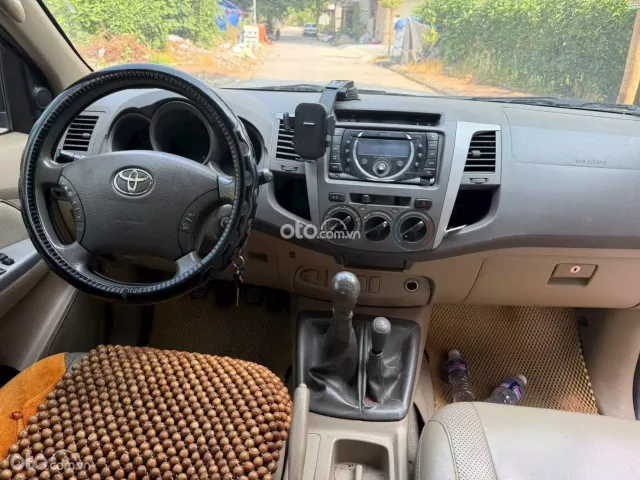 Toyota Hilux 2.5E 4x2 MT 2010 11