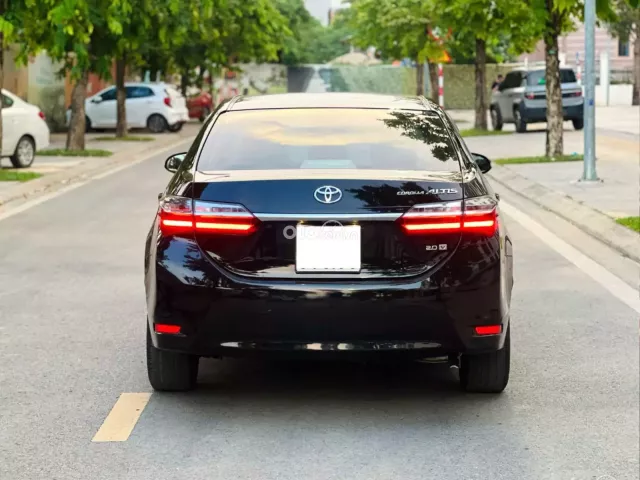Toyota Corolla Altis 2.0V  2017 8