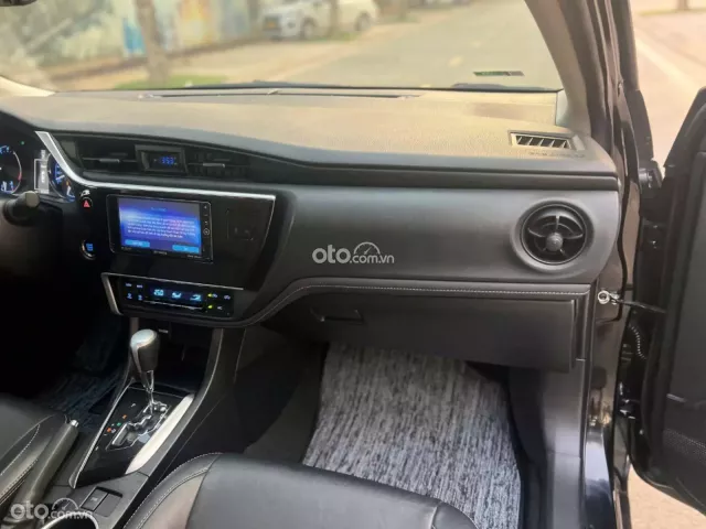 Toyota Corolla Altis 2.0V  2017 16