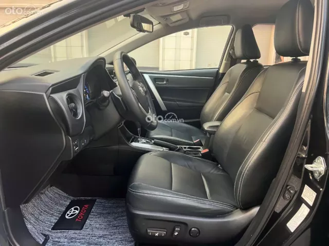 Toyota Corolla Altis 2.0V  2017 17