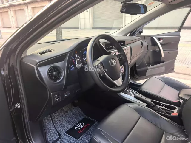 Toyota Corolla Altis 2.0V  2017 11
