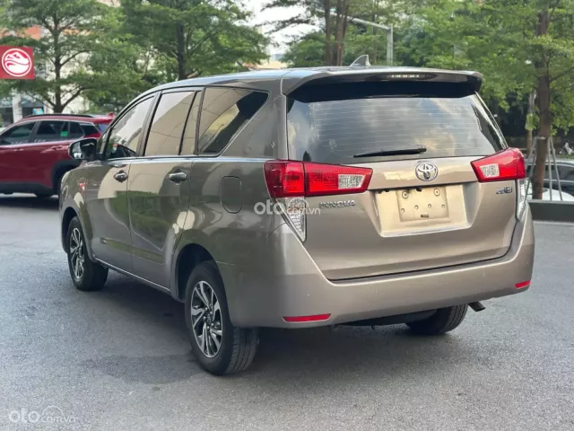 Toyota Innova 2.0E 2022 4