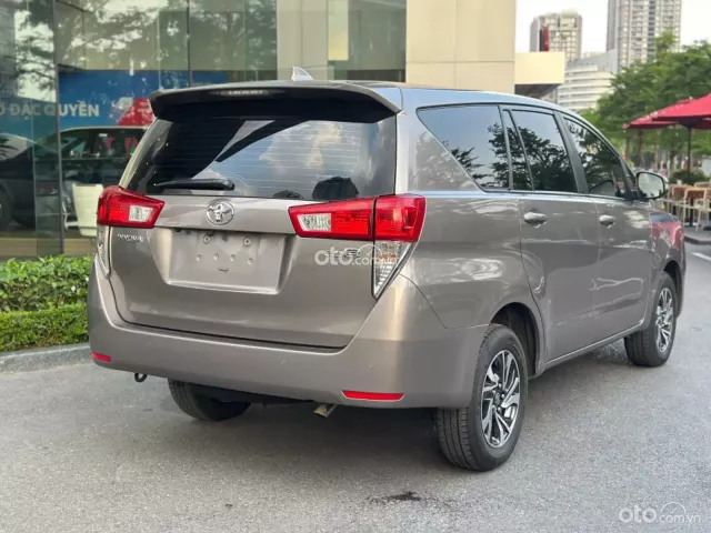 Toyota Innova 2.0E 2022 5