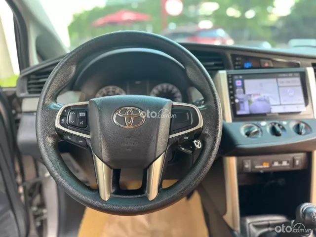 Toyota Innova 2.0E 2022 13