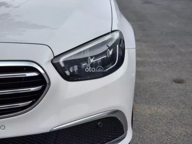 Mercedes-Benz E200 2022 18