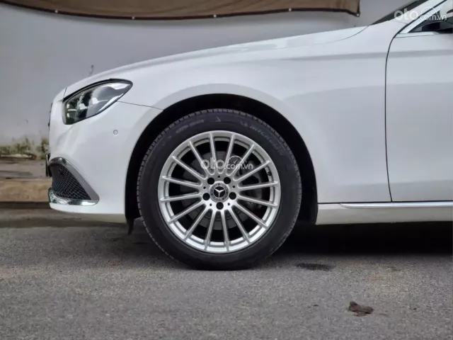 Mercedes-Benz E200 2022 17